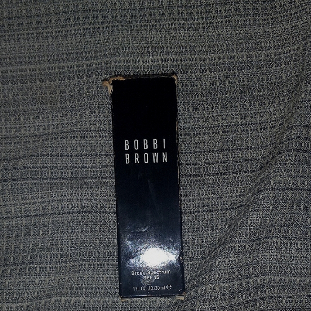 Bobbi Brown Weightless Skin Foundation